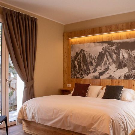 Garni Le Grigne Bed & Breakfast Barzio Bagian luar foto